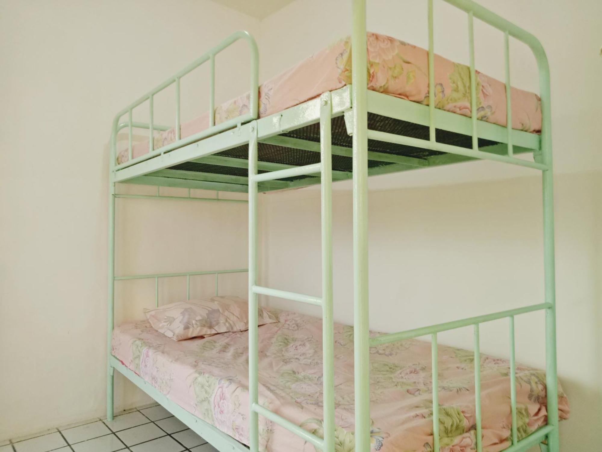 Griya Backpacker Pak Yon Bed & Breakfast Malang Exterior foto
