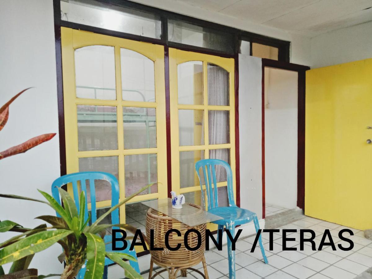 Griya Backpacker Pak Yon Bed & Breakfast Malang Exterior foto