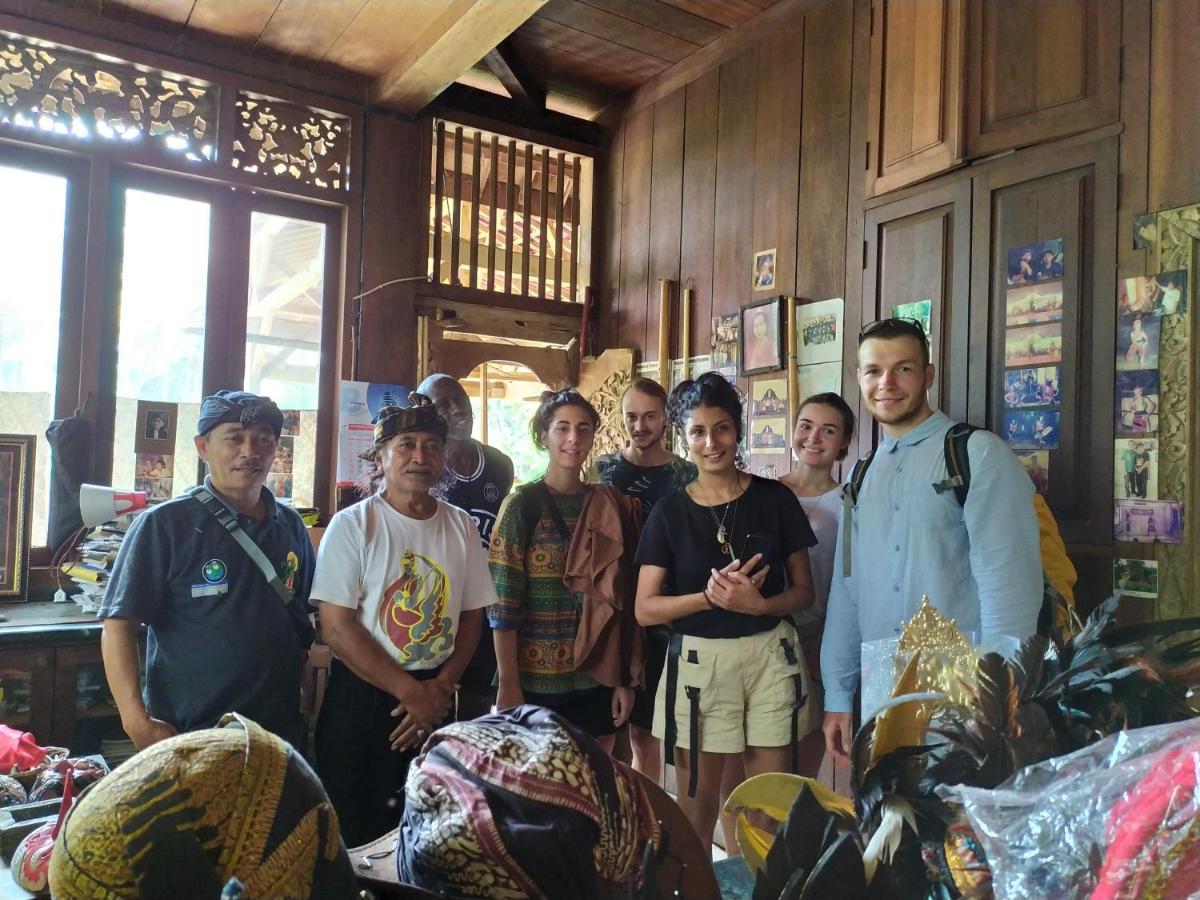 Griya Backpacker Pak Yon Bed & Breakfast Malang Exterior foto