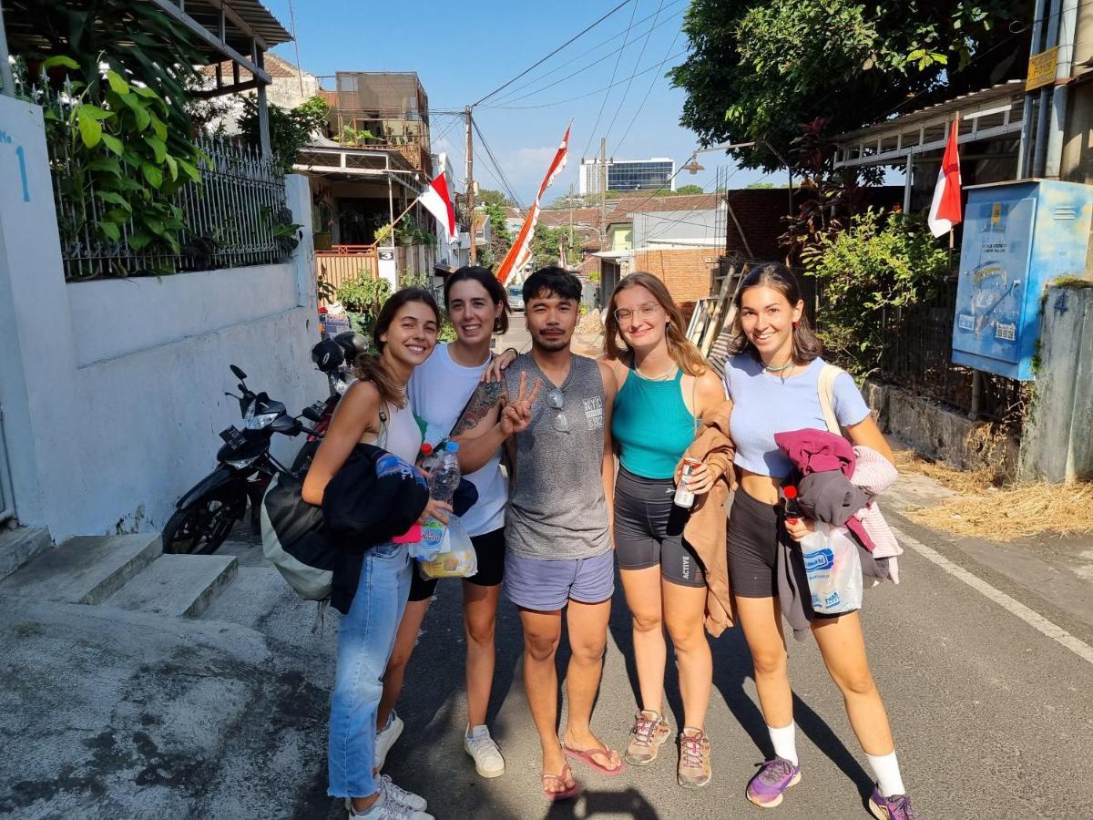 Griya Backpacker Pak Yon Bed & Breakfast Malang Exterior foto